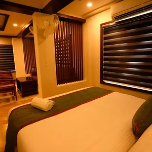 Zubis Hotel Kalpetta